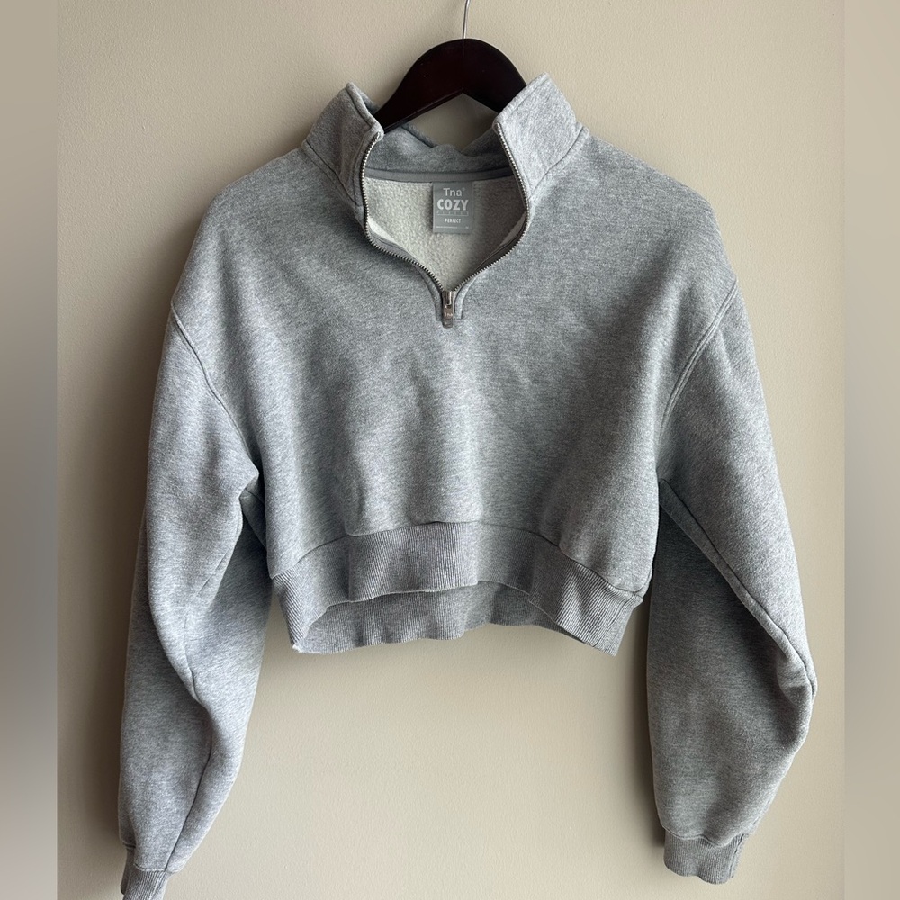 Aritzia Tna Women's Grey Cropped Sweatshirt